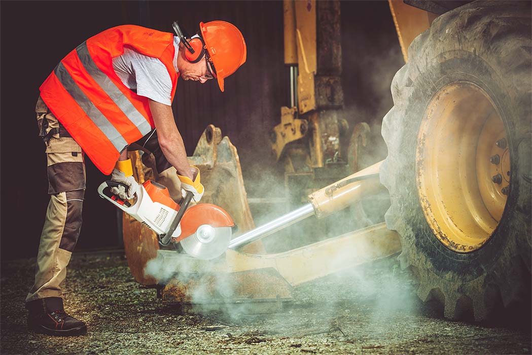 construction-worker-in-action-P2LH6PA